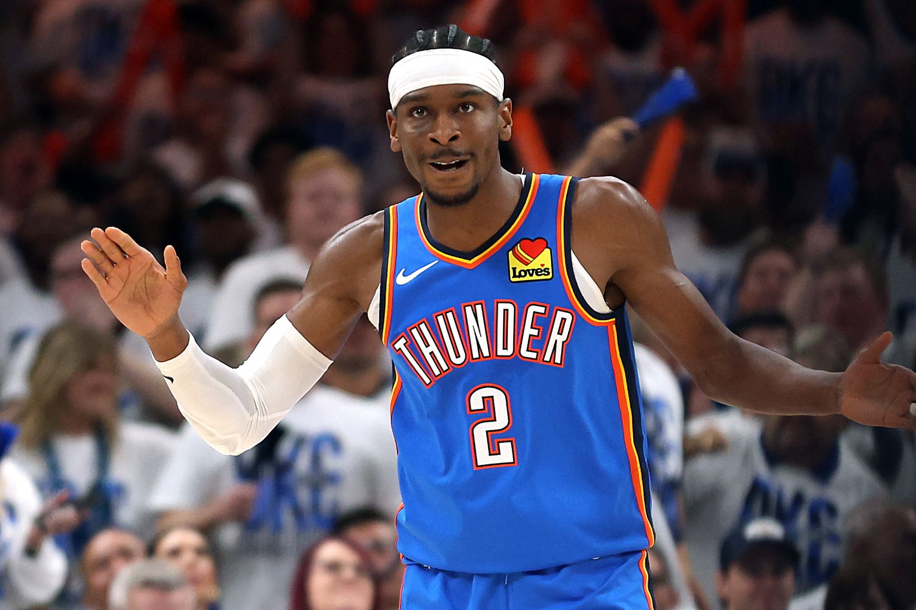 洛佩斯加盟快船队，替补身份助力NBA新赛季征程